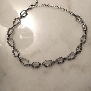 Stunning Choker necklace.